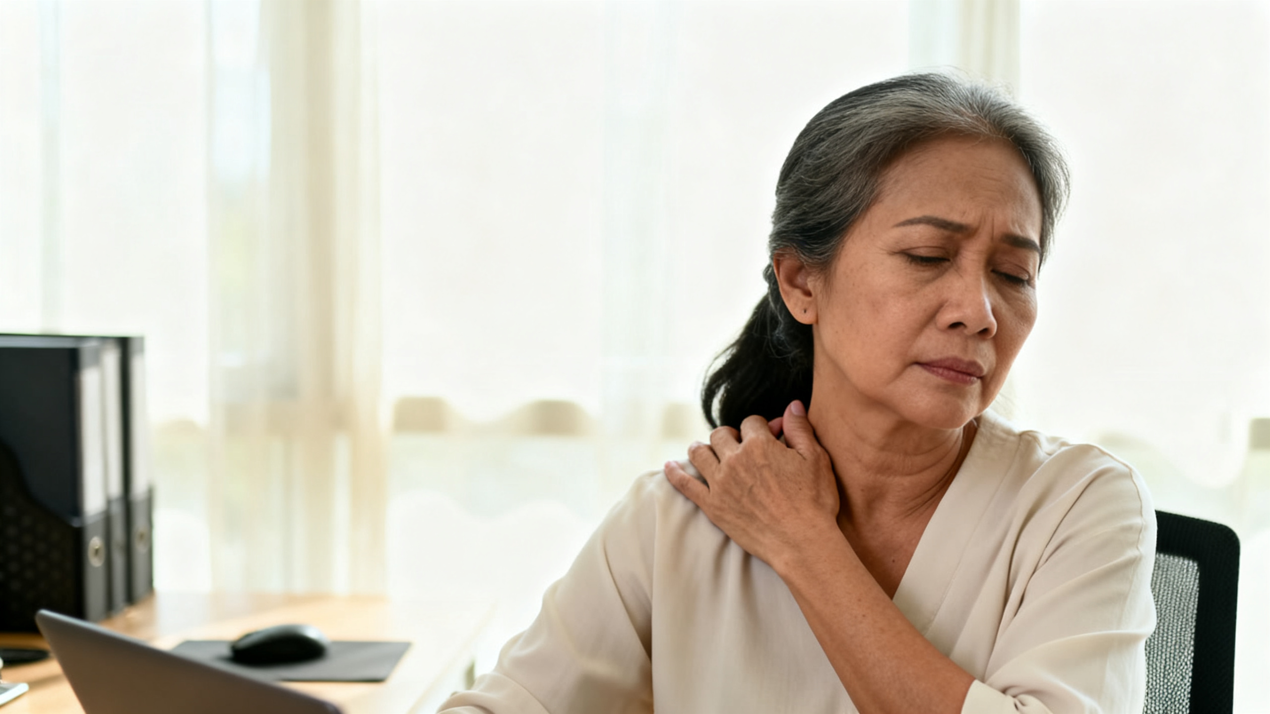 Ngồi Quá Lâu Khiến Cơ Thể Đau Mỏi